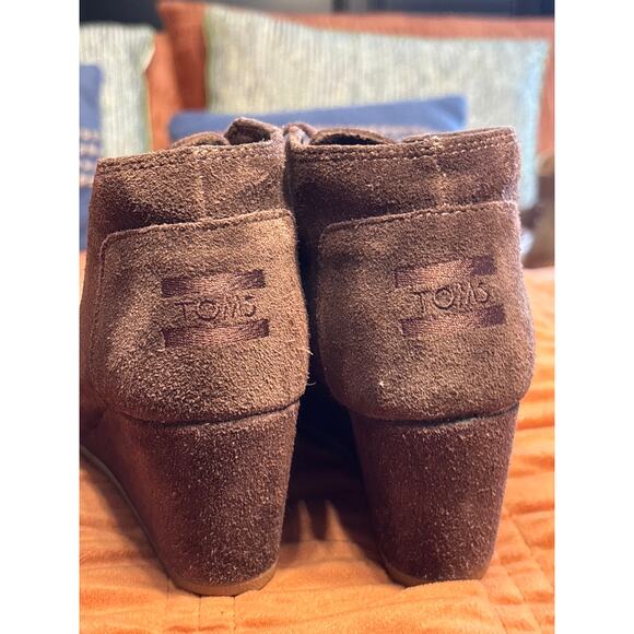 TOMS Brown Suede Lace up Wedge Booties Boots Size 5.5 - Picture 3 of 5